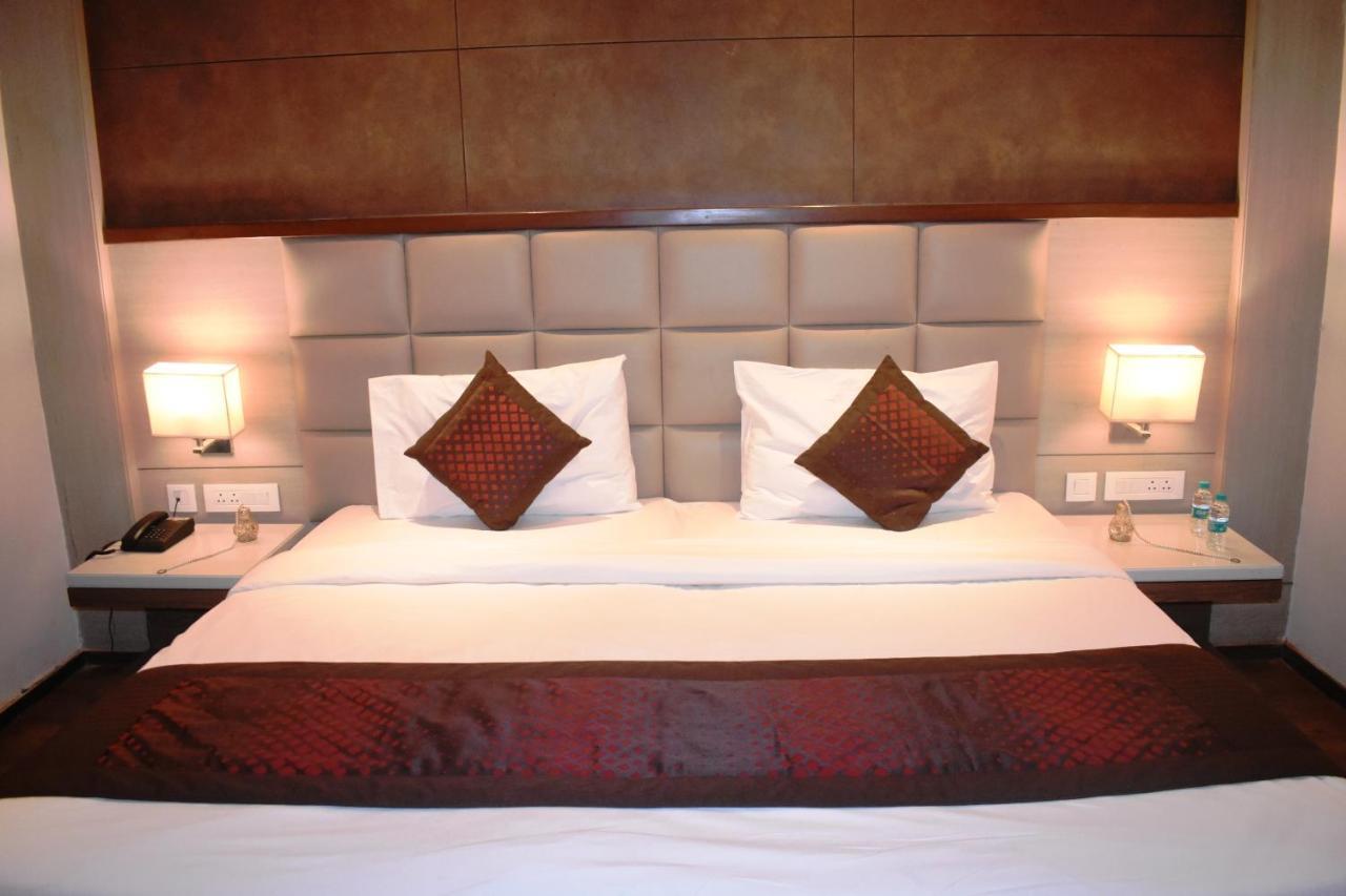 Lemonwood Suites By F9 Hotels - Trivoli Garden Chhatarpur Нью-Делі Екстер'єр фото