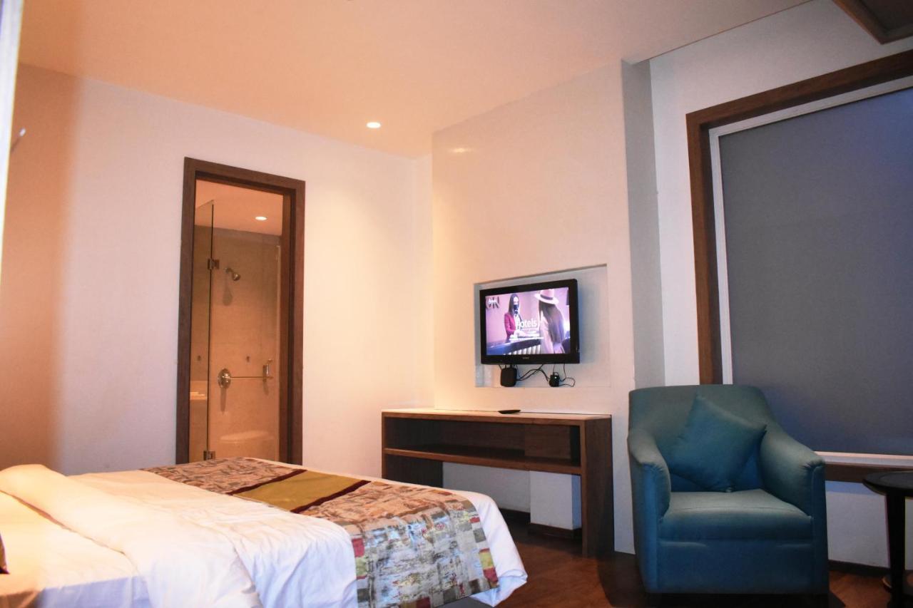Lemonwood Suites By F9 Hotels - Trivoli Garden Chhatarpur Нью-Делі Екстер'єр фото