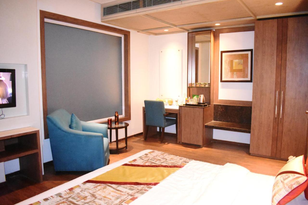 Lemonwood Suites By F9 Hotels - Trivoli Garden Chhatarpur Нью-Делі Екстер'єр фото