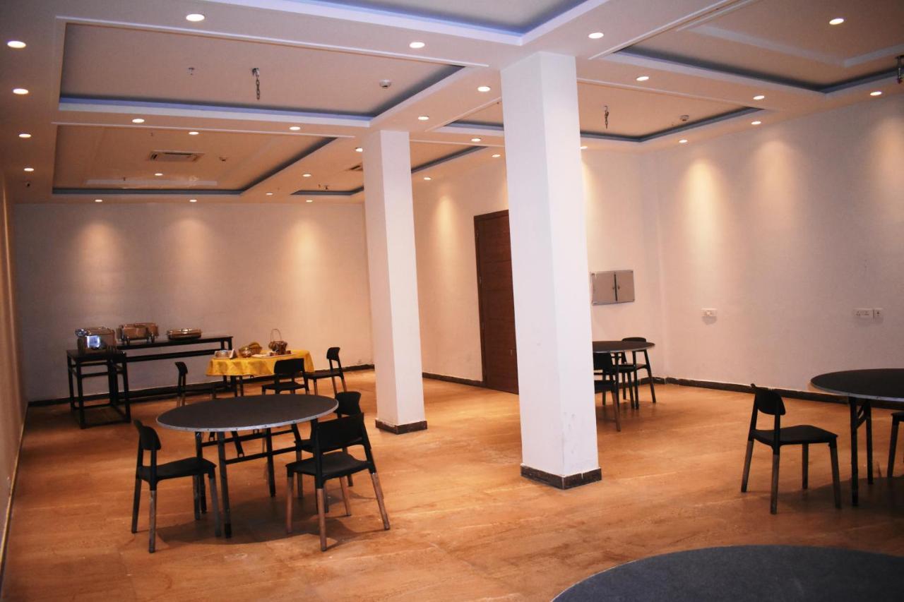 Lemonwood Suites By F9 Hotels - Trivoli Garden Chhatarpur Нью-Делі Екстер'єр фото